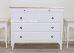 Wooden bedroom chest of drawers with white finish and gold leaf profiles